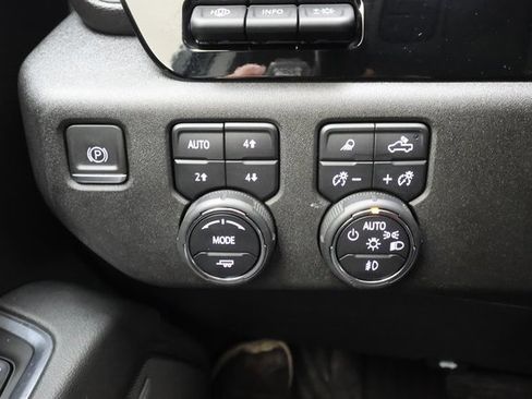 Used 2024 Chevrolet Silverado 3500 LTZ w/ LTZ Premium Package image 20