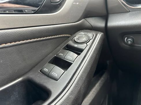 Used 2020 Chevrolet Traverse LT FWD image 47
