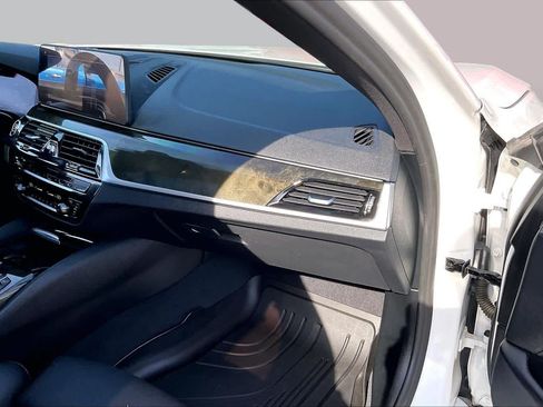 Used 2022 BMW 530i w/ Executive Package RWD image 16