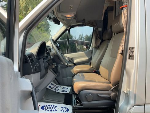 Used 2013 Mercedes-Benz Sprinter 3500 image 9