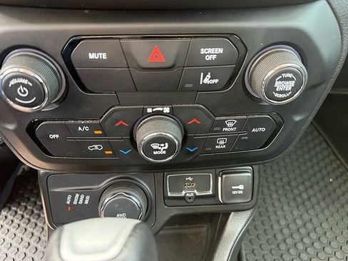 Used 2022 Jeep Renegade Limited w/ Sun, Sound & Wheels Group AWD/4WD image 31