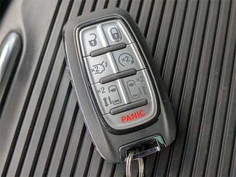 New 2026 Chrysler Pacifica Limited w/ Trailer Tow Group image 36