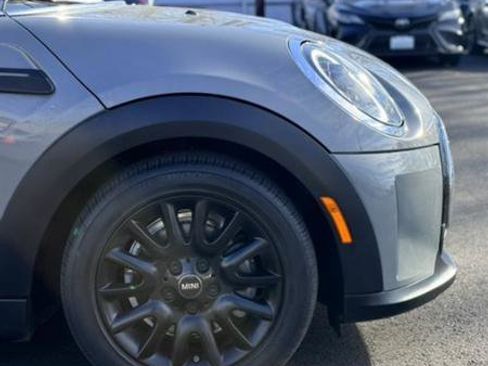Used 2022 MINI Cooper 4-Door Hardtop FWD image 4