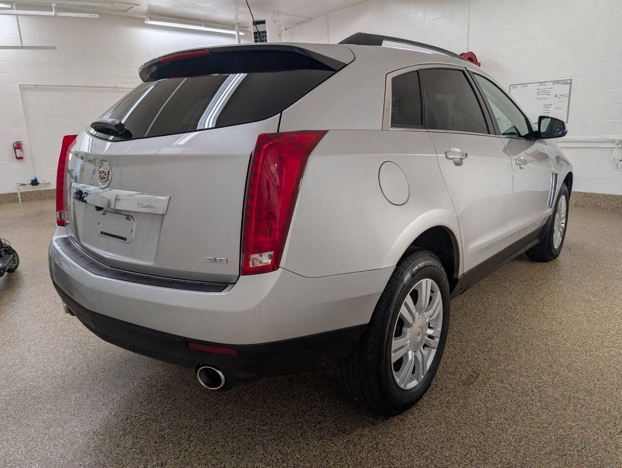 Used 2015 Cadillac SRX FWD image 4