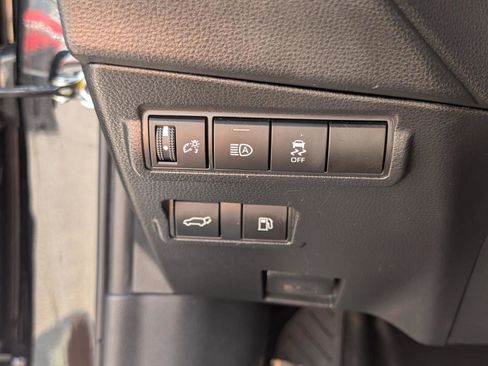 Used 2024 Toyota Corolla Cross XSE w/ Convenience Package image 23