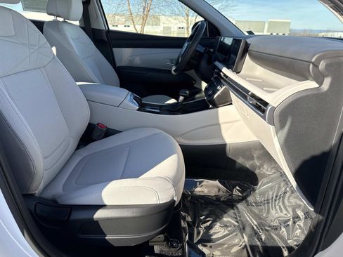 Used 2025 Hyundai Tucson SE image 18