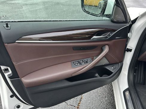 Used 2022 BMW 530i w/ Executive Package image 14