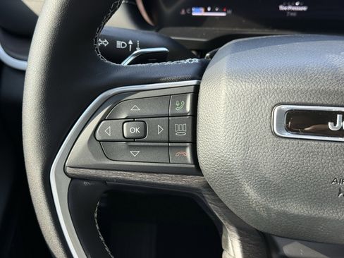 New 2025 Jeep Grand Cherokee Limited w/ Black Appearance Package image 21