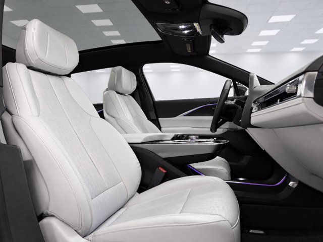 Used 2024 Cadillac Lyriq Luxury AWD/4WD image 13