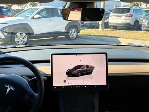 Used 2023 Tesla Model 3 Standard Range image 18