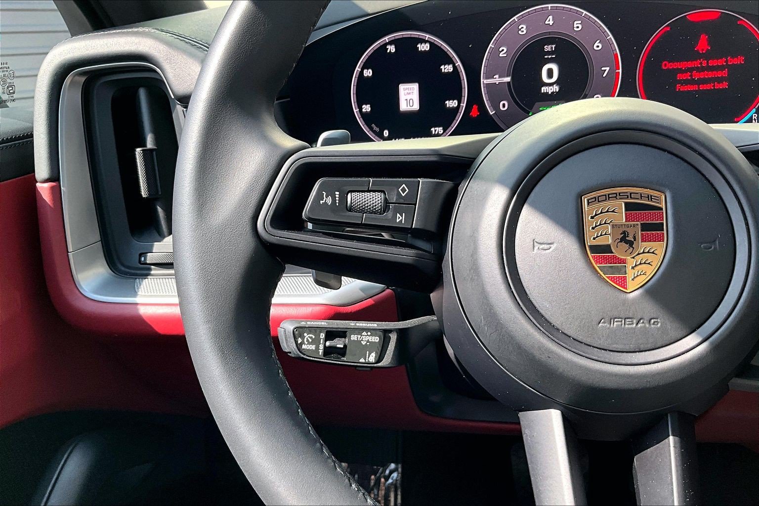 Certified 2025 Porsche Cayenne E-Hybrid Coupe w/ Premium Package Plus AWD/4WD image 18