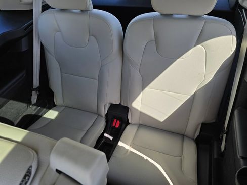 Used 2019 Volvo XC90 T6 Momentum w/ Advanced Package AWD/4WD image 13