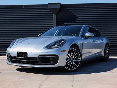 Certified 2022 Porsche Panamera 4 image 1