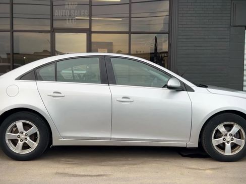 Used 2014 Chevrolet Cruze LT image 2