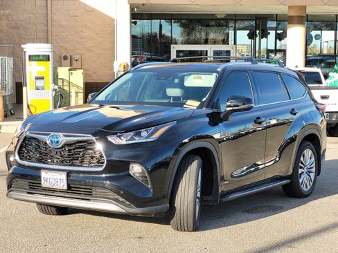 Used 2024 Toyota Highlander Platinum image 16