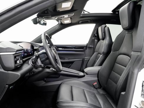 Used 2025 Porsche Macan Electric image 8