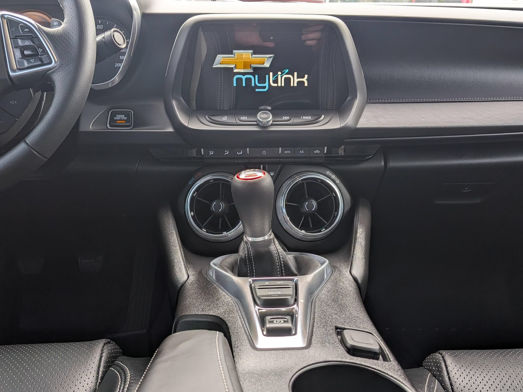 Used 2018 Chevrolet Camaro SS RWD image 9
