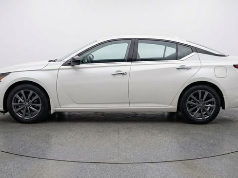 Used 2025 Nissan Altima 2.5 SV image 5