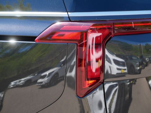 Certified 2025 Kia Carnival EX FWD image 17