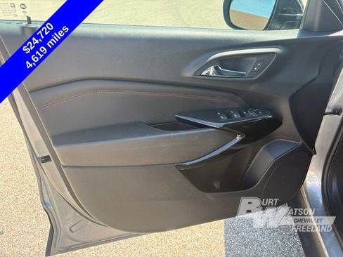 Used 2024 Chevrolet Trax RS w/ Sunroof Package FWD image 10