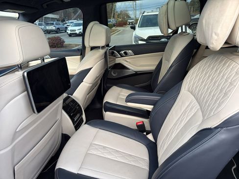 Used 2019 BMW X7 xDrive50i w/ Dynamic Handling Package image 10
