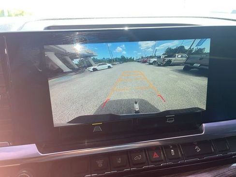 Used 2024 Chevrolet Silverado 2500 LT w/ Convenience Package image 13