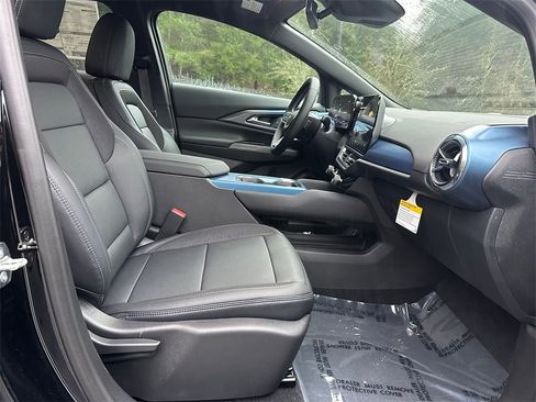 New 2026 Chevrolet Equinox EV LT image 10