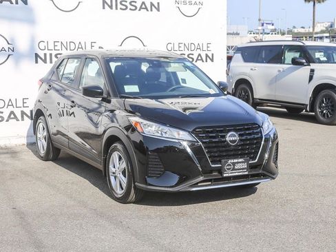 New 2025 Nissan Kicks Play S FWD image 3