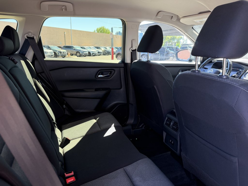 Used 2025 Nissan Rogue SV FWD image 38