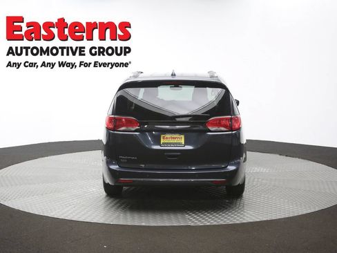 Used 2020 Chrysler Pacifica Touring-L FWD image 39