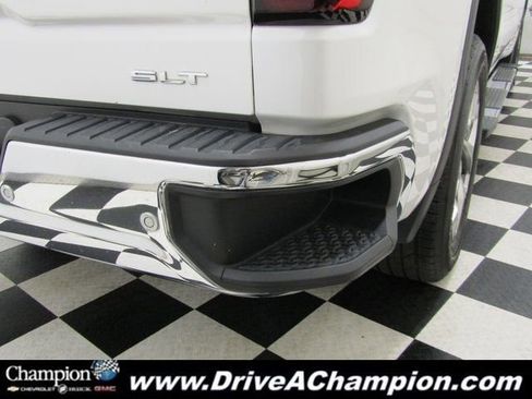 Used 2022 GMC Sierra 1500 SLT w/ SLT Premium Plus Package image 17