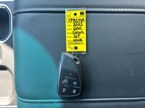 Used 2023 GMC Sierra 1500 SLT image 31