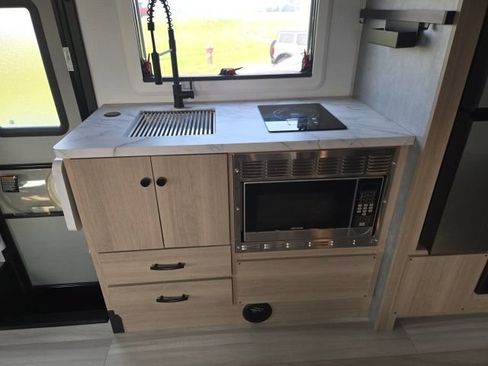 Used 2023 Mercedes-Benz Sprinter 3500 image 16