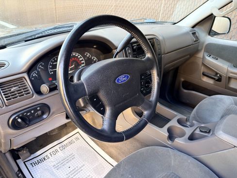 Used 2002 Ford Explorer XLT image 9