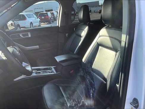 Used 2024 Ford Explorer XLT w/ Equipment Group 202A image 25