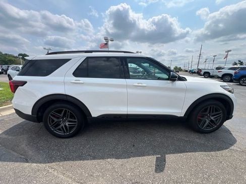Used 2025 Ford Explorer ST w/ Sun And Sound Package AWD/4WD image 4
