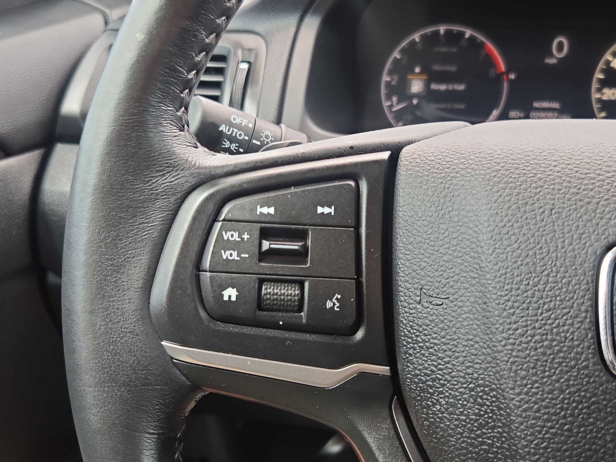 Used 2025 Honda Ridgeline Sport image 18