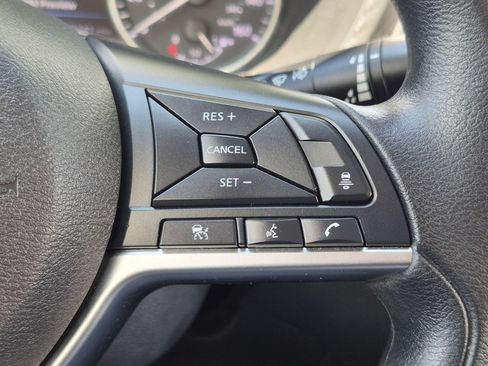 Used 2025 Nissan Sentra SV FWD image 16