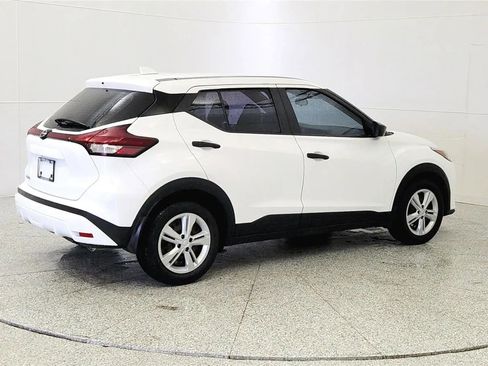 Used 2023 Nissan Kicks S FWD image 7
