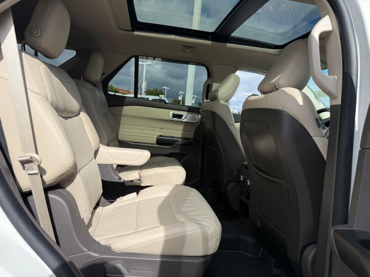 Used 2020 Ford Explorer Platinum w/ Premium Technology Package AWD/4WD image 11