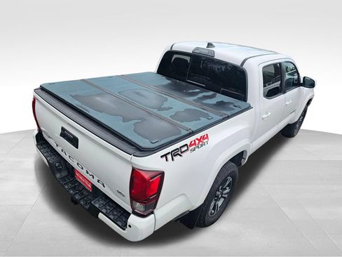 Used 2018 Toyota Tacoma TRD Sport w/ Technology Package AWD/4WD image 13