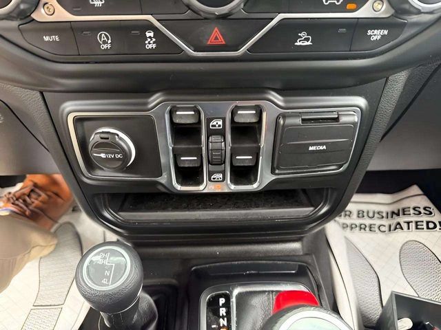 Used 2023 Jeep Gladiator Sport AWD/4WD image 15