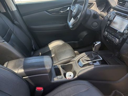 Used 2017 Nissan Rogue SL w/ SL HEV Premium Package AWD/4WD image 4