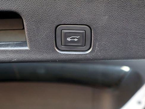 Used 2025 Chevrolet Traverse LT FWD image 26