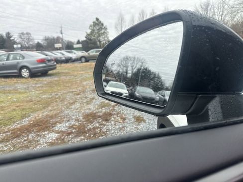 New 2026 Volkswagen Taos SE image 23