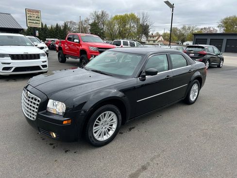 Used 2009 Chrysler 300 LX image 5