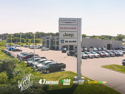 Used 2017 Chrysler Pacifica Touring-L w/ Tire & Wheel Group FWD image 12