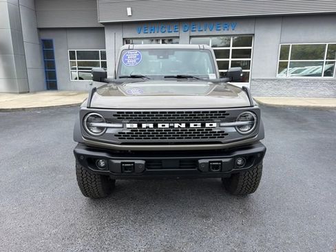 Used 2025 Ford Bronco Badlands AWD/4WD image 3