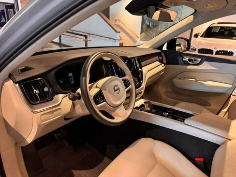 Used 2024 Volvo XC60 B5 Core w/ Protection Package Premier image 9