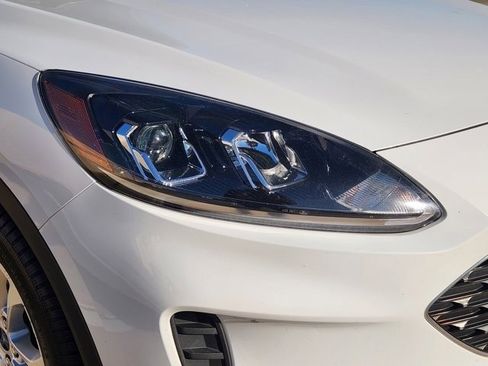 Certified 2022 Ford Escape SE image 9